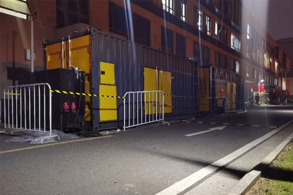 普安柴油发电机组的输出电压是如何调节的？